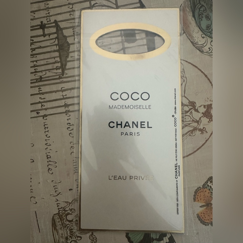 CHANEL Coco Mademoiselle L'Eau Privée Packaging